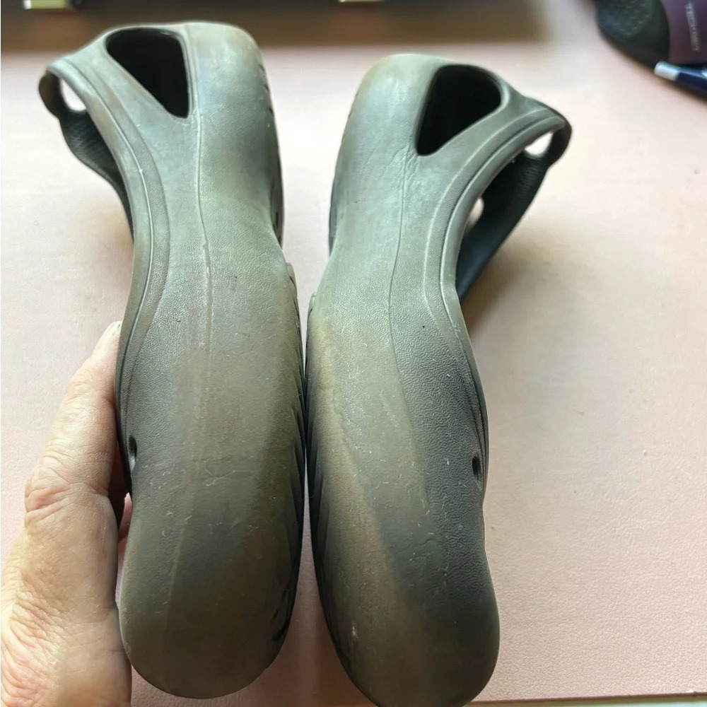 CROCS Slips on Flats Brown size 9 - Picture 4 of 10
